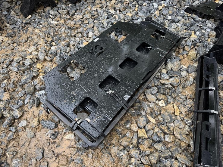 kit-container-42"-mini-skid-steer-forks-image-2