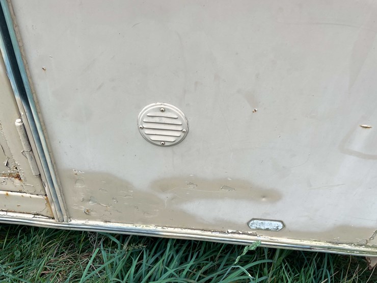 #8044-•-1986-3-horse-gooseneck-camper-trailer-(no-title)-image-31