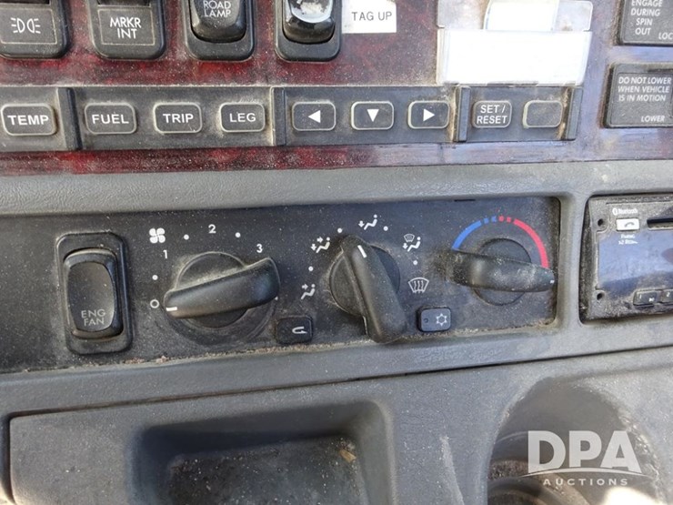 2016-freightliner-coronado-day-cab-glider-truck-(pz13983,-unit-716)-image-99