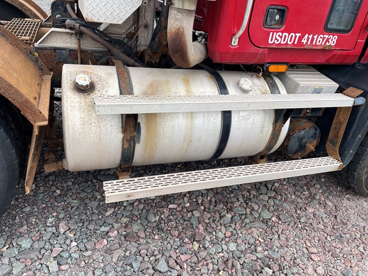 #1000-•-2005-mack-semi-tractor-(has-mi-title)-image-20