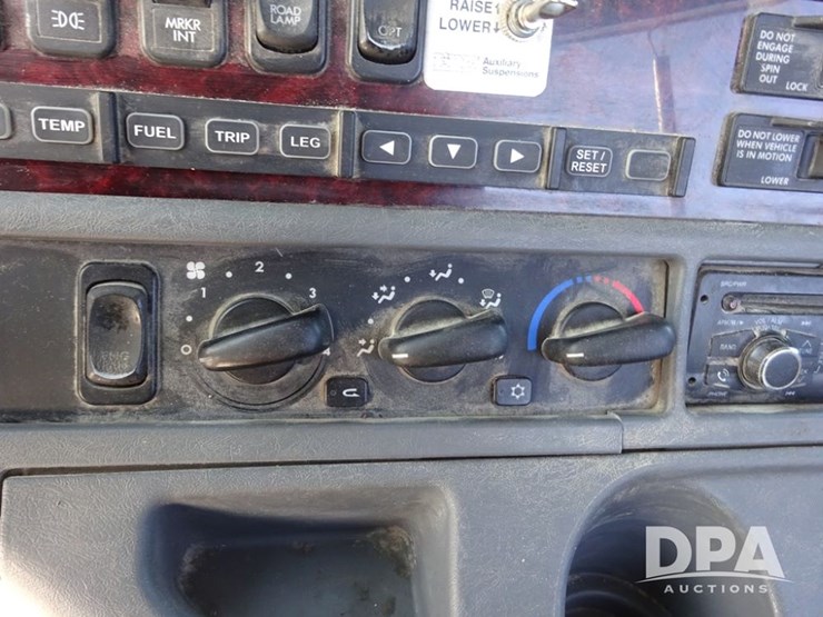 2016-freightliner-coronado-day-cab-glider-truck-(pz13982,-unit-720)-image-97