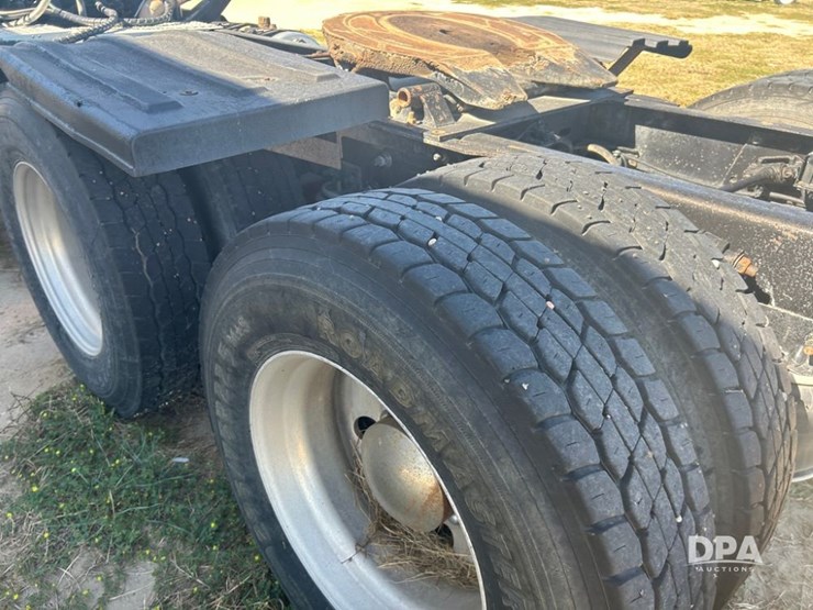 2012-freightliner-cascadia-truck-(cp1182-unit-517)-image-19