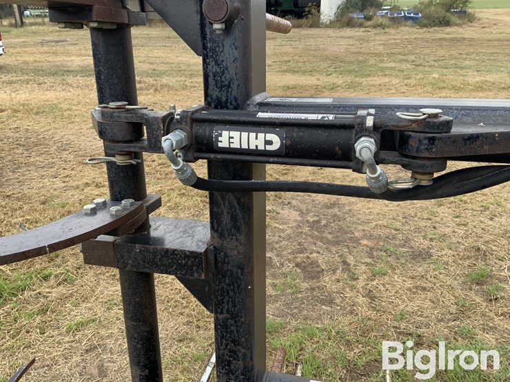 dymax-bale-spear-wheel-loader-attachment-image-13