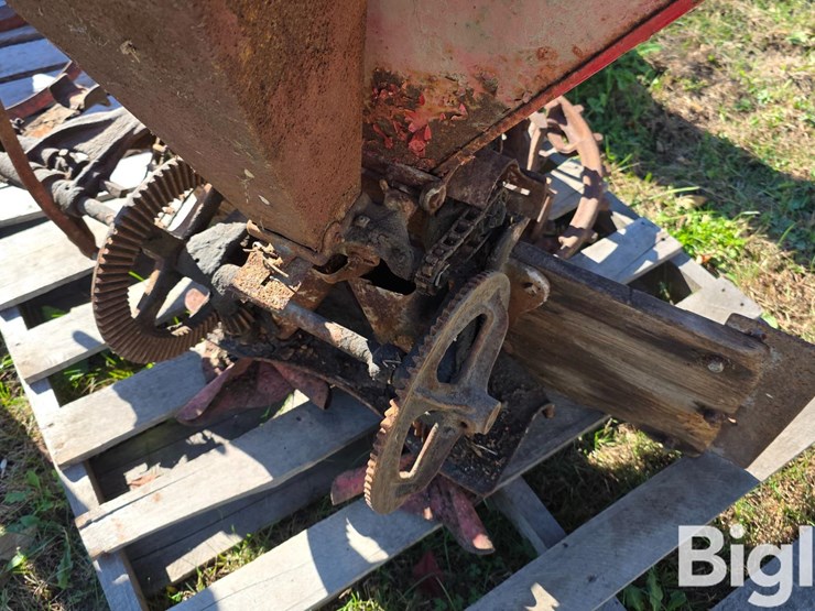 international-end-gate-seeder-image-12