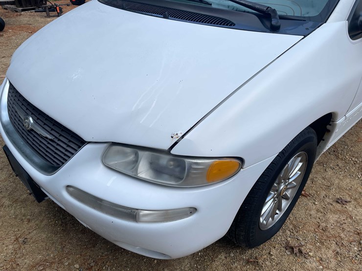 1999-chrysler-town-&-country-image-18