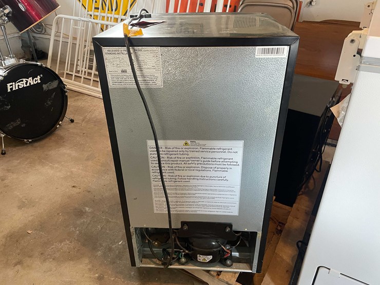 #6621-•-mini-fridge-image-4