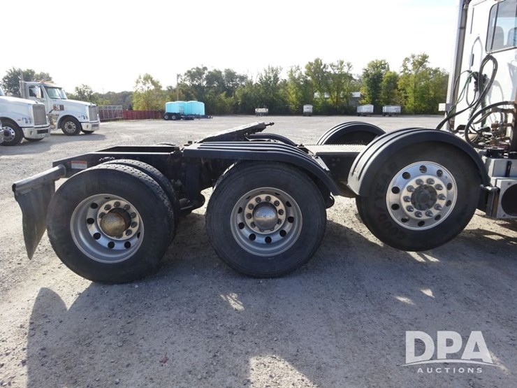 2018-freightliner-coronado-day-cab-glider-truck-(pz13985,-unit-775)-image-47