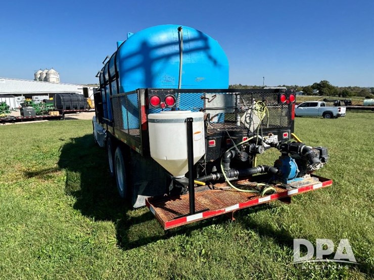 1993-freightliner-fld120-image-9