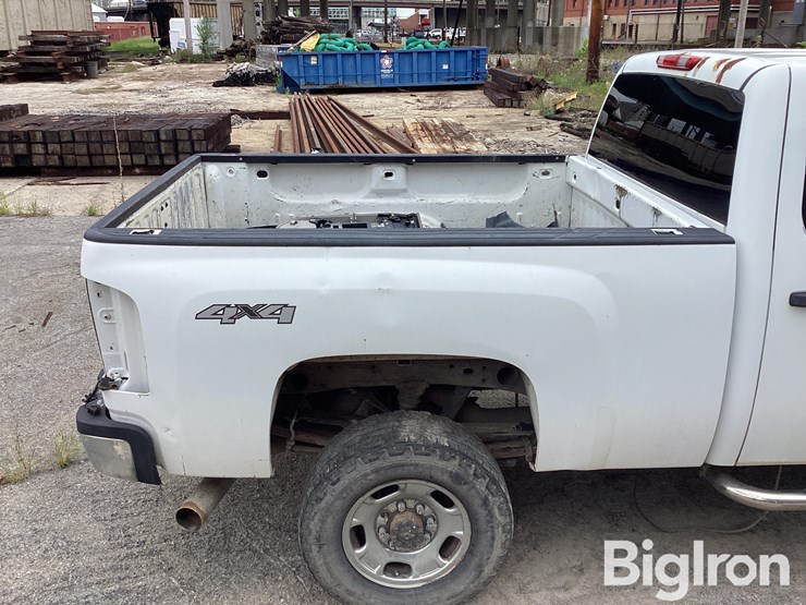 2013-chevrolet-silverado-2500-image-13