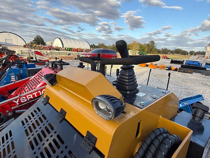 cfg-industrial-kkta27-mini-track-loader-image-4