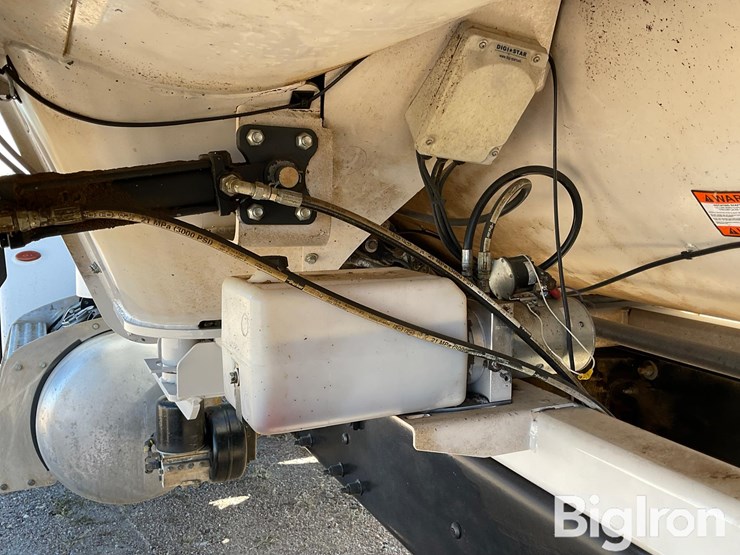 2020-peterbilt-337-image-19