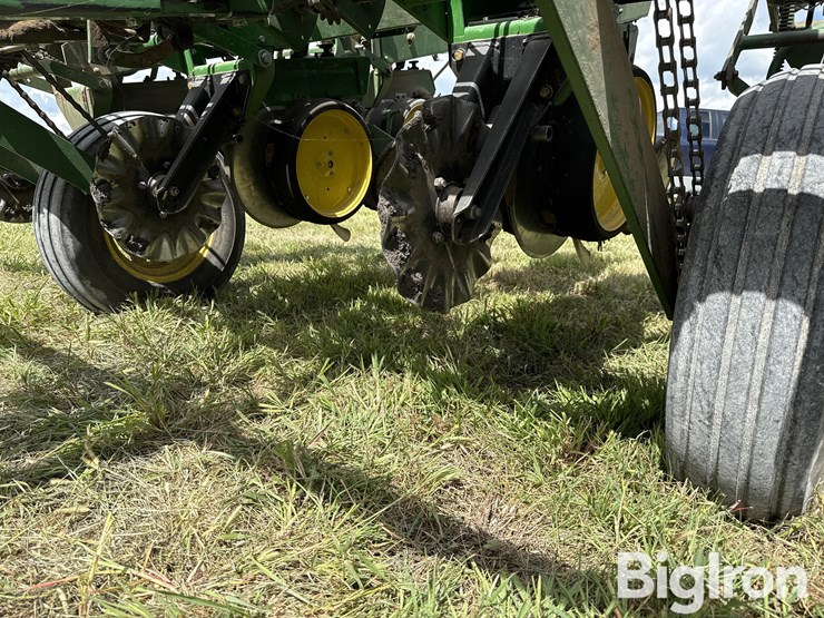 john-deere-7000-image-16