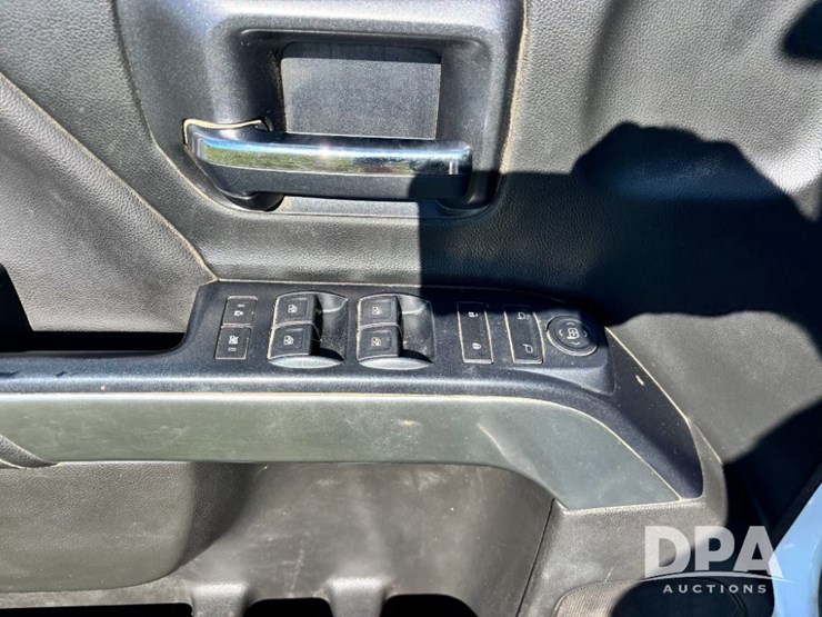 2018-chevrolet-silverado-image-68