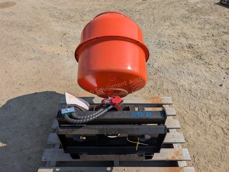 ir-mini-skid-steer-hyd-mixer-image-3