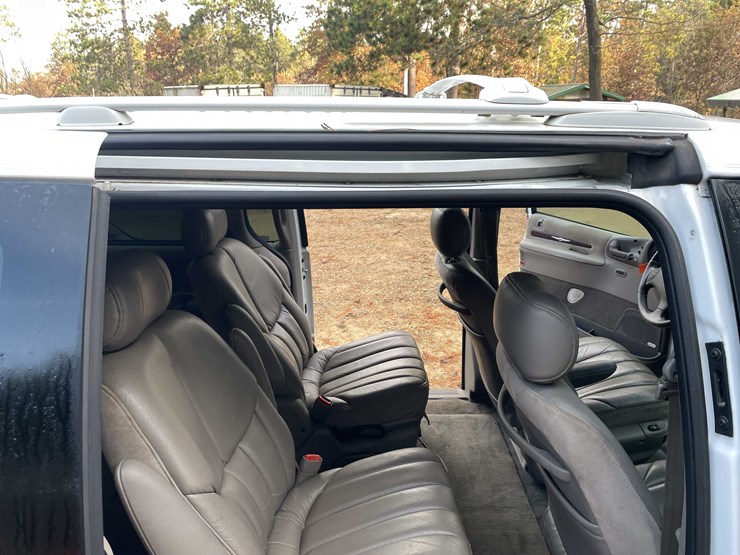 1999-chrysler-town-&-country-image-83