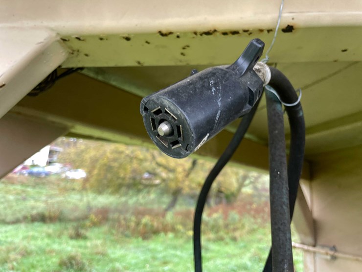 #8044-•-1986-3-horse-gooseneck-camper-trailer-(no-title)-image-24