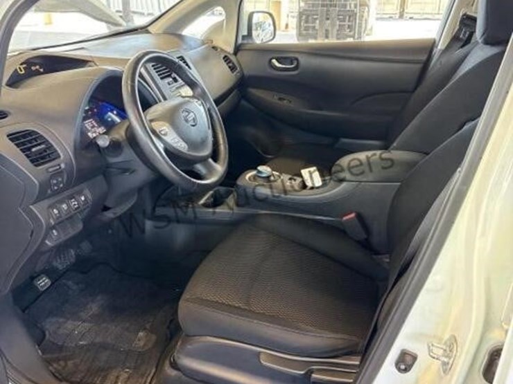 2015-nissan-leaf-s-hatchback-image-20