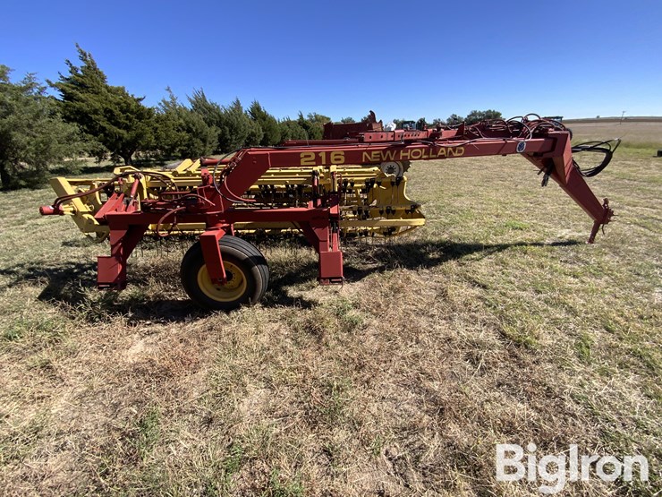 new-holland-216-image-4