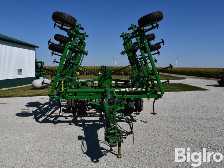 2013-john-deere-2210l-image-2