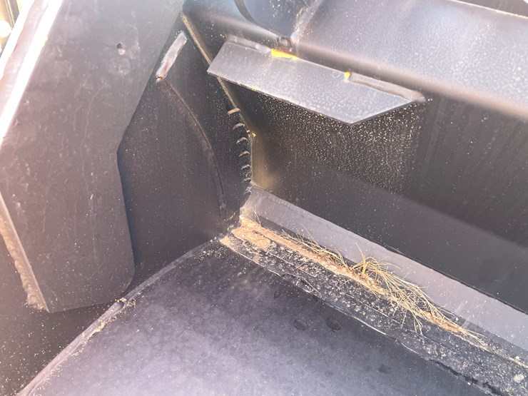 #4078-•-72"-4-in-1-bucket-attachment-image-14