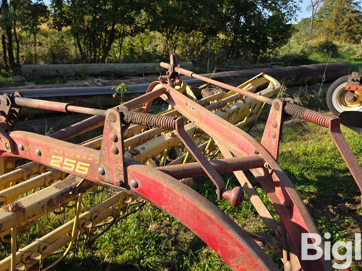 new-holland-256-image-14