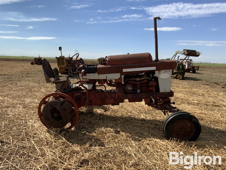 1959-farmall-560-2wd-tractor-image-4