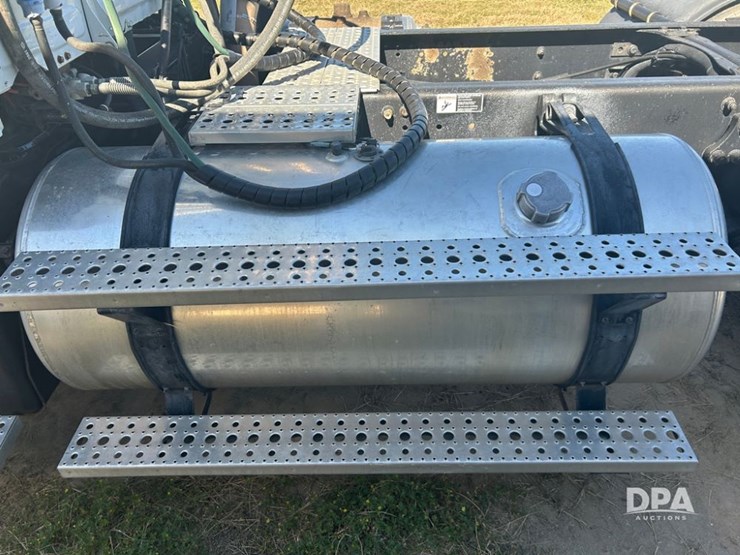 2012-freightliner-cascadia-truck-(cp1182-unit-517)-image-14