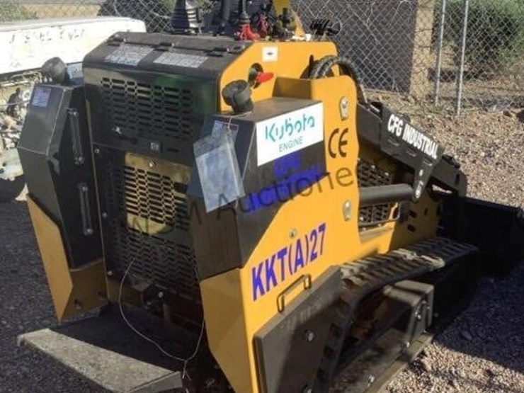 2025-cfg-kkta27-stand-up-skid-steer-image-4