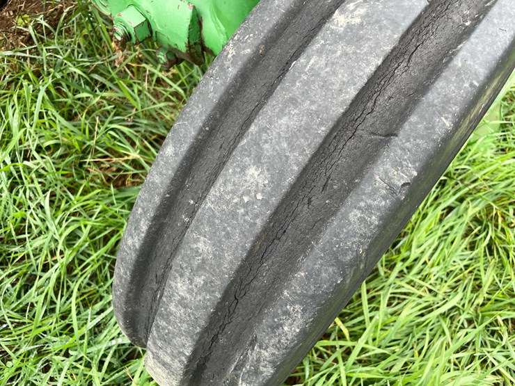 john-deere-3010-image-45