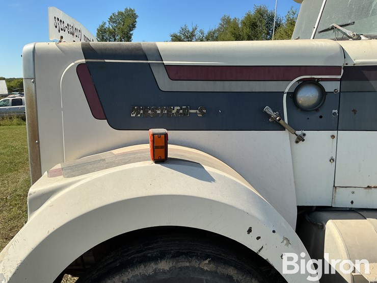 1979-john-deere-685-image-11