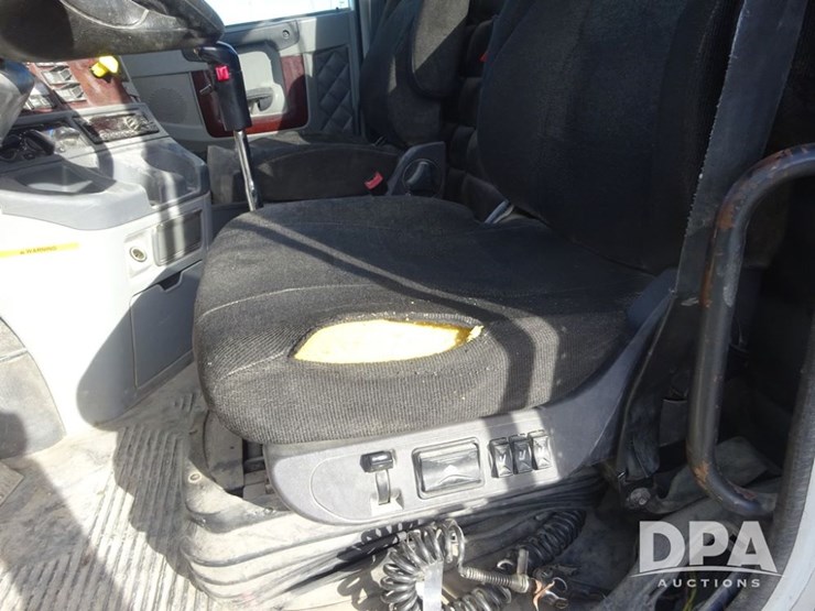 2016-freightliner-coronado-day-cab-glider-truck-(pz13983,-unit-716)-image-91