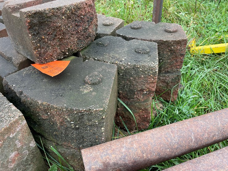 #8118-•-landscaping-bricks-image-5