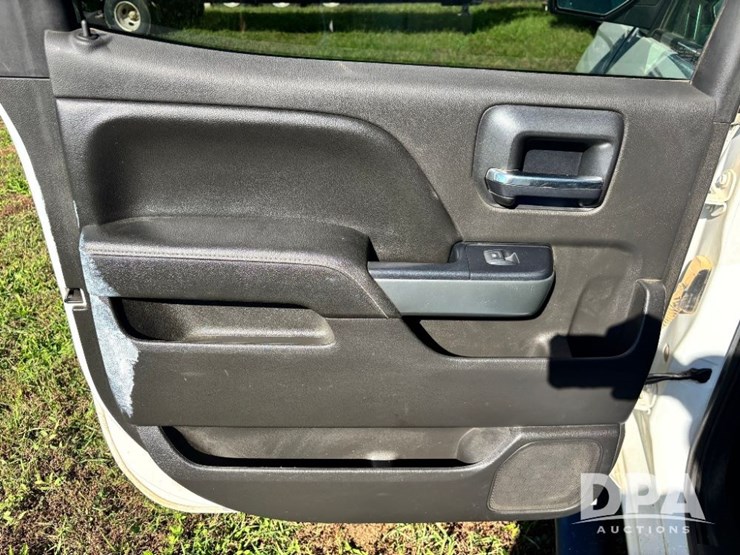 2018-chevrolet-silverado-image-64