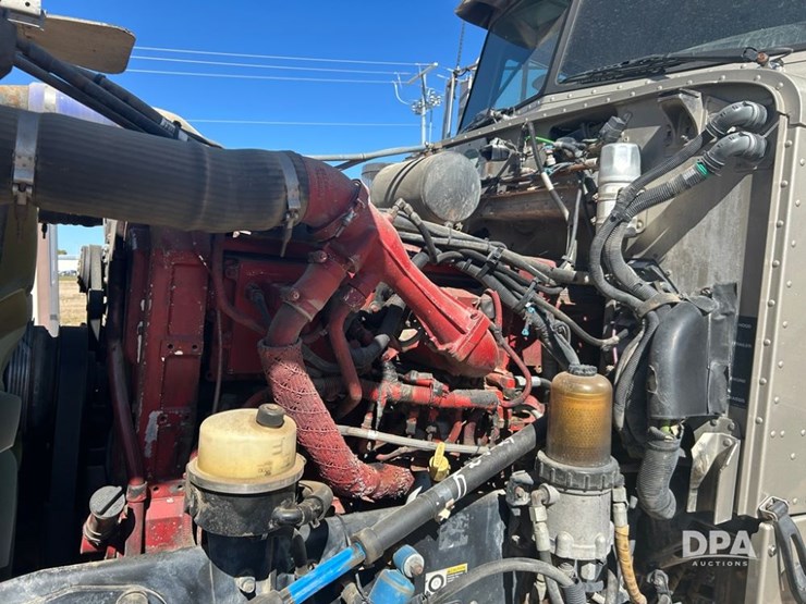 2004-peterbilt-379-image-30