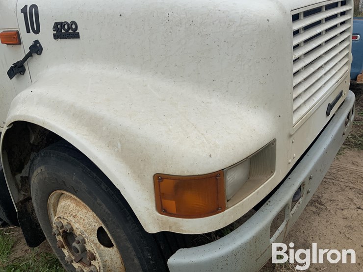 2001-international-4700-image-12