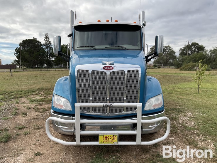 2020-peterbilt-579-image-2