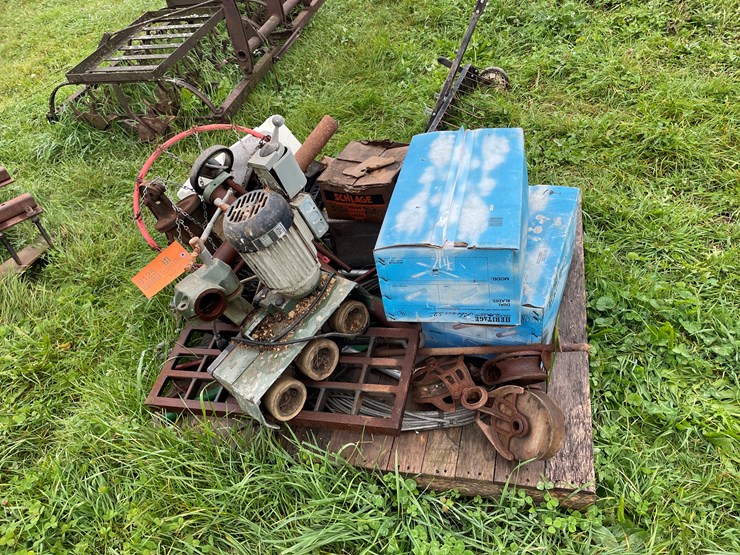 #8125-•-pallet-of-misc-image-1