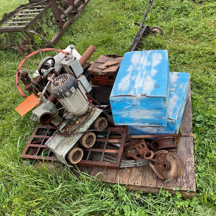 #8125 • Pallet Of Misc