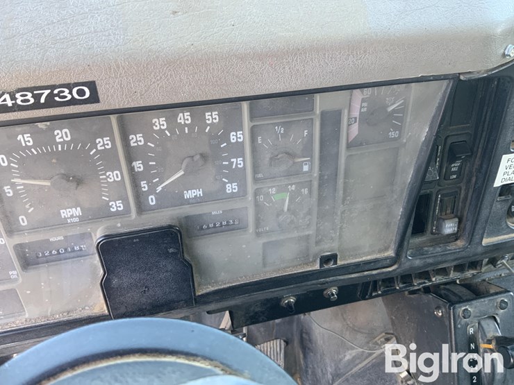 2001-international-4700-image-9