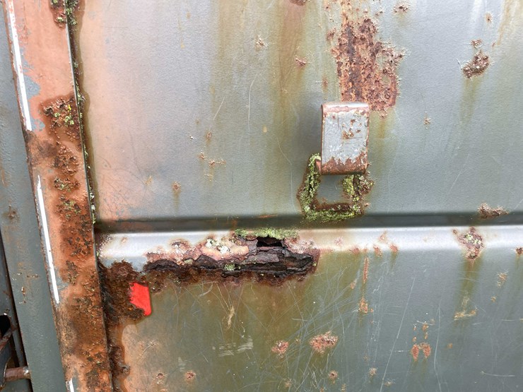 #8040-•-1998-corn-pro-tandem-axle-horse-trailer-(no-title)-image-26