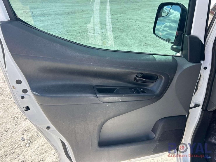 2019-nissan-nv200-image-11