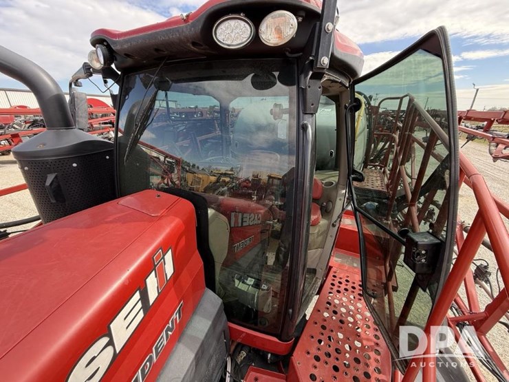2020-case-ih-trident-5550-image-52