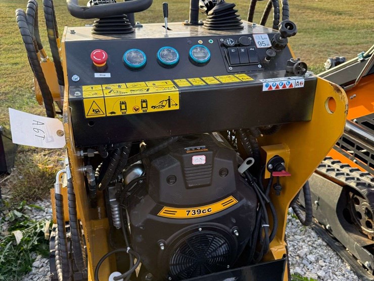 agt-mx-crt23-mini-track-loader-image-6