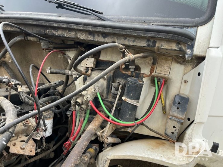 1995-freightliner-fl70-image-73