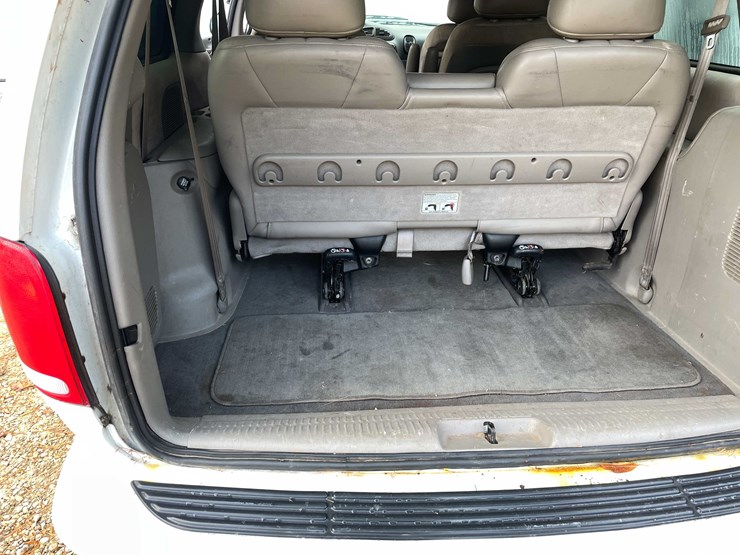 1999-chrysler-town-&-country-image-67