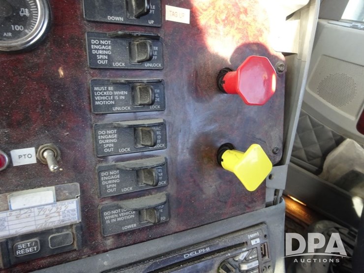 2016-freightliner-coronado-day-cab-glider-truck-(pz13983,-unit-716)-image-104