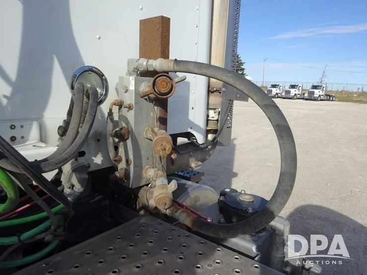 2018-freightliner-coronado-day-cab-glider-truck-(pz13985,-unit-775)-image-74