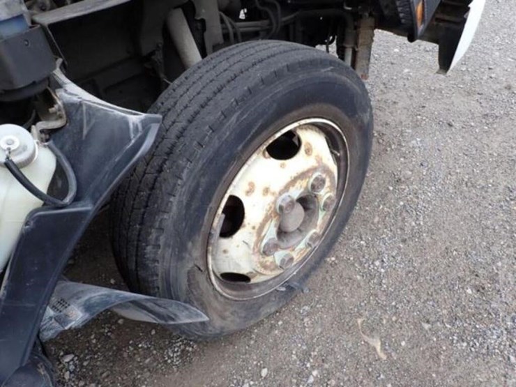 2018-isuzu-nrr-image-28