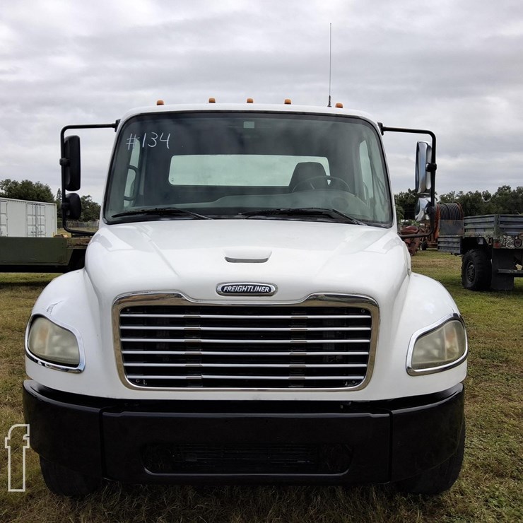 2006 FREIGHTLINER BUSINESS CLASS M2 106