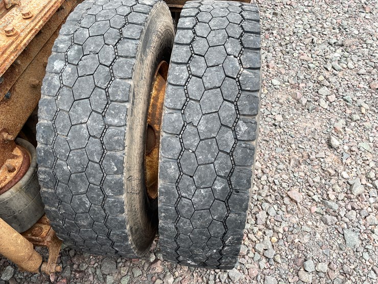 #1000-•-2005-mack-semi-tractor-(has-mi-title)-image-58